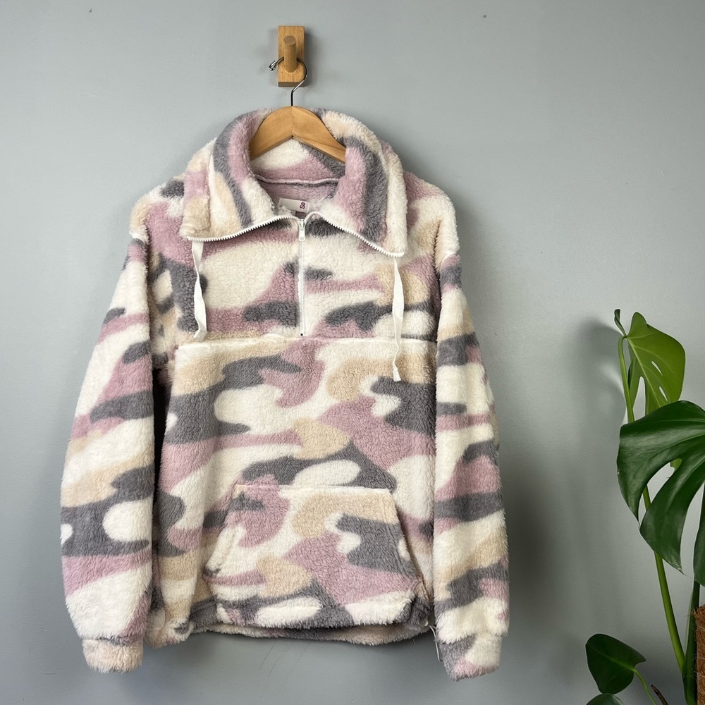 NWT | Womens Camouflage Relaxed Fit SO Sherpa Quarter Zip Size Small